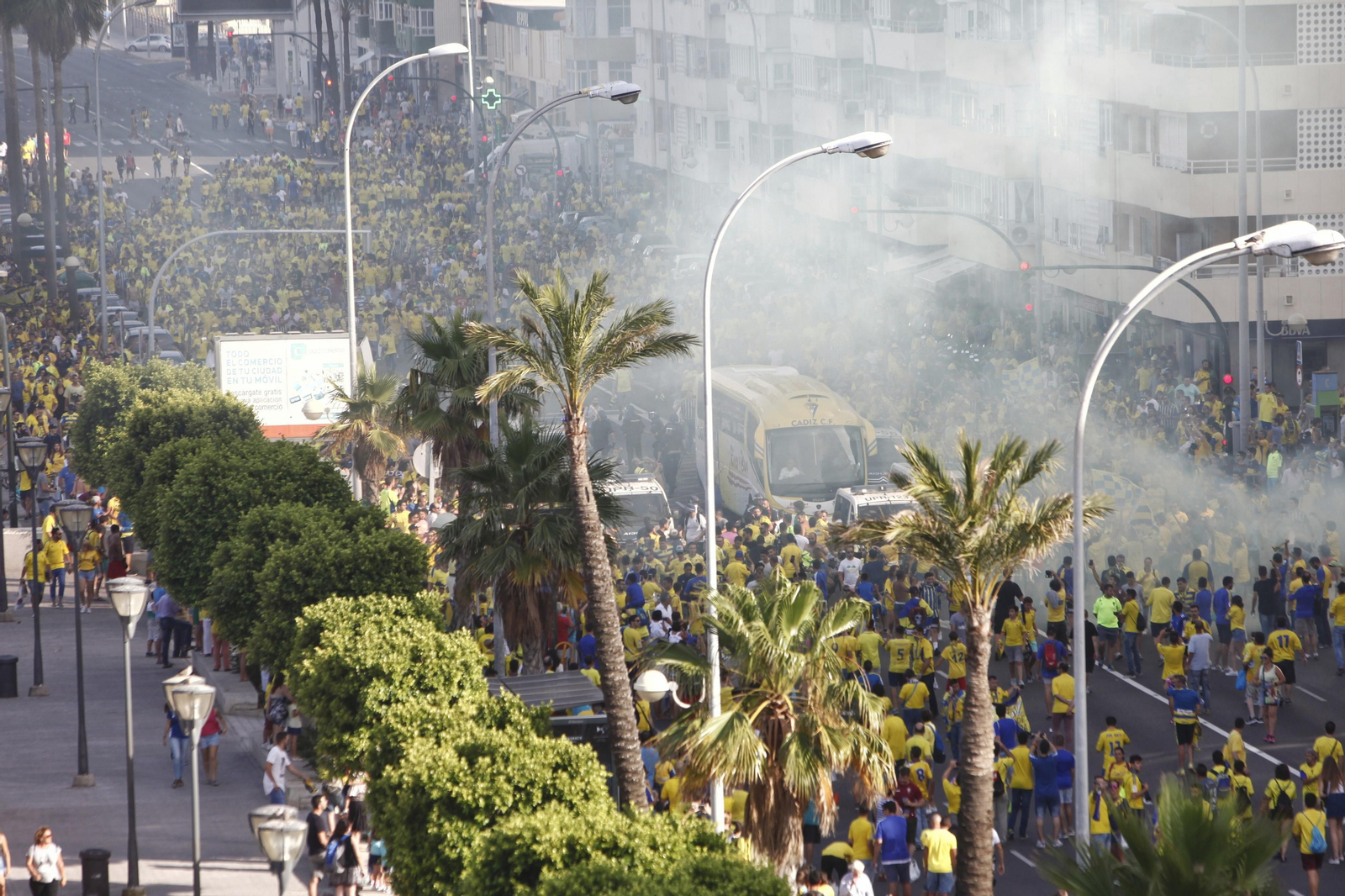 Espectacular recibimiento e incidentes con la Policía.