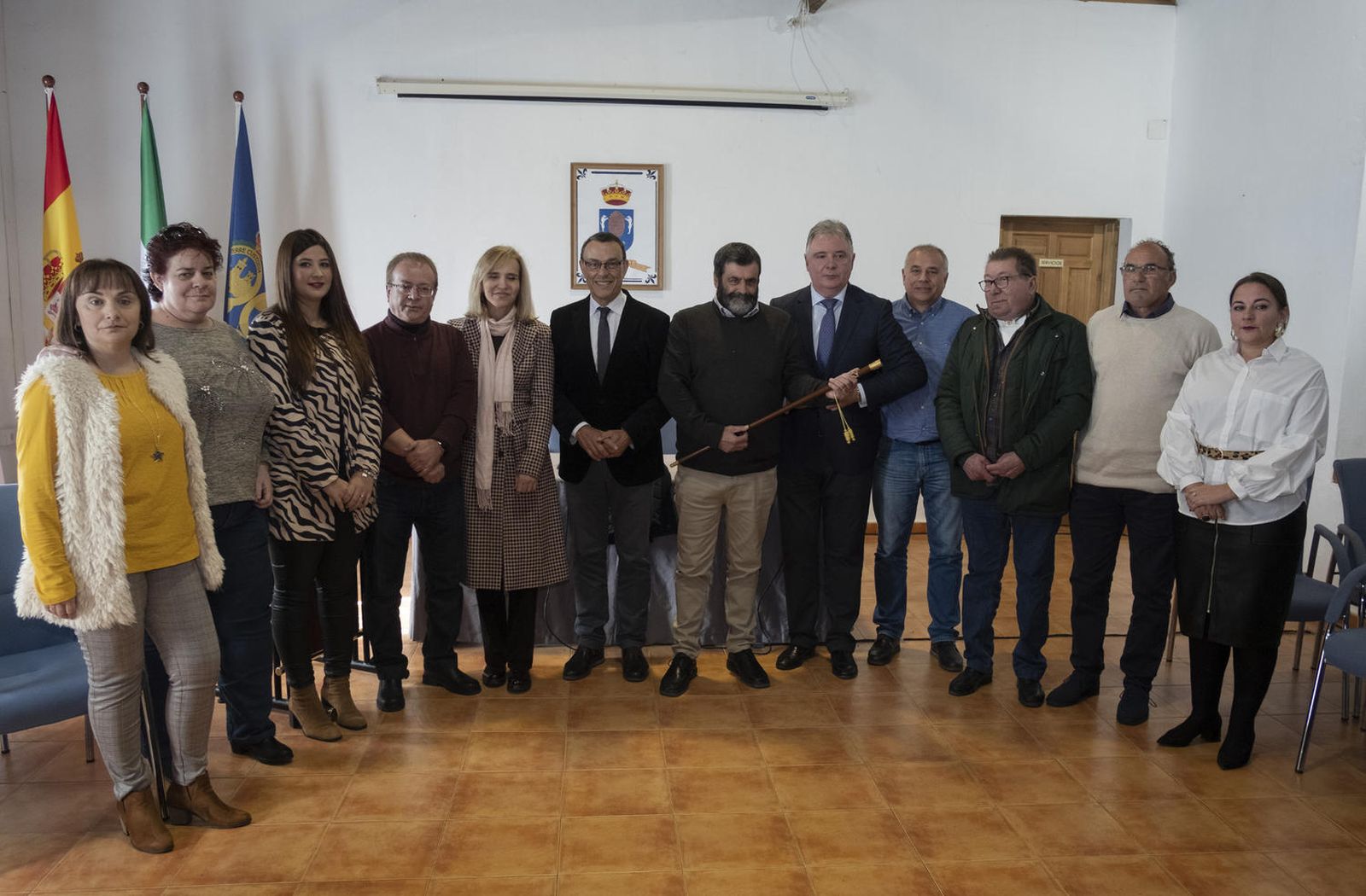 La comisión gestora con el presidente de la Diputación y autoridades provinciales.