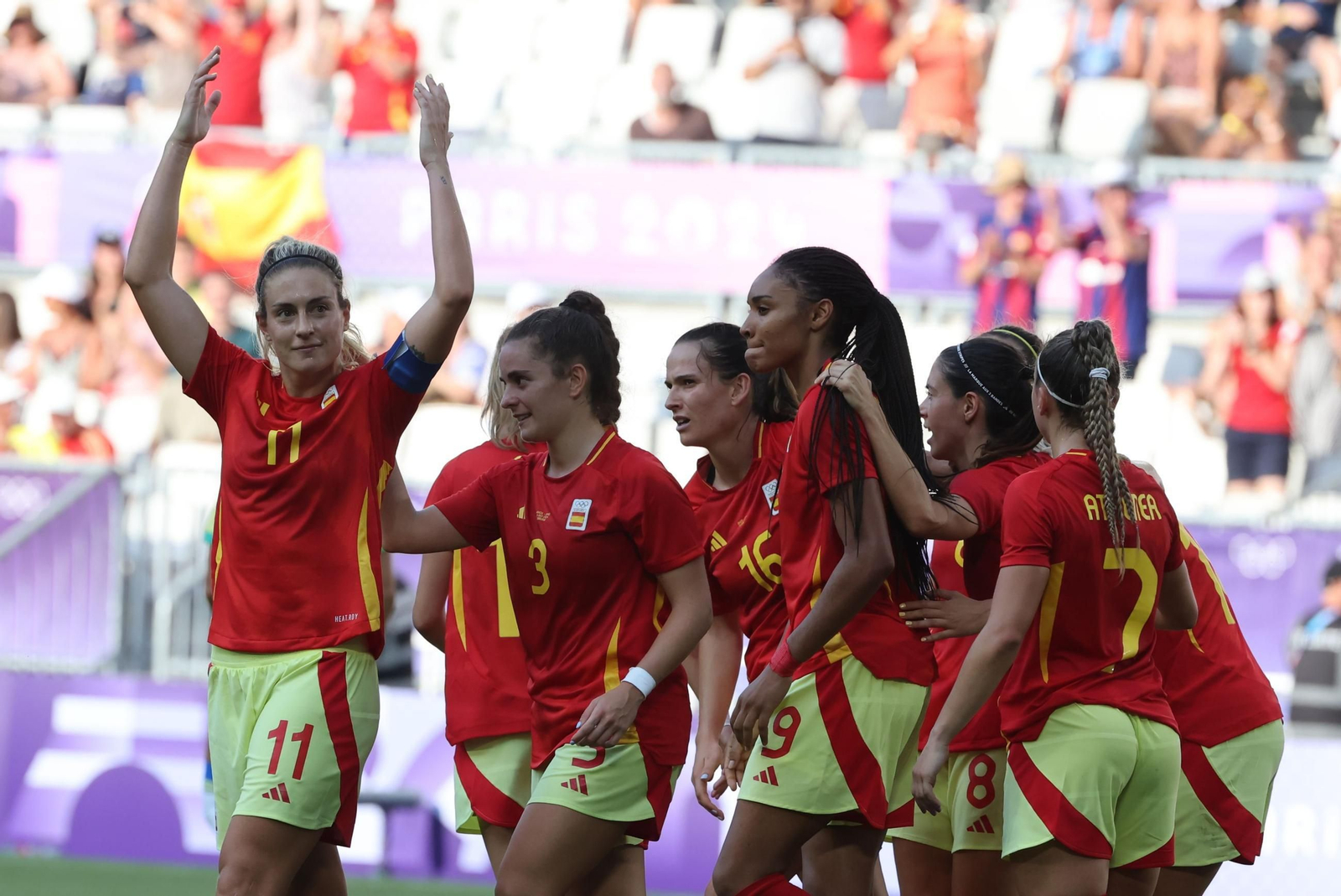 Las jugadoras españolas celebran uno de los goles ante Brasil.
