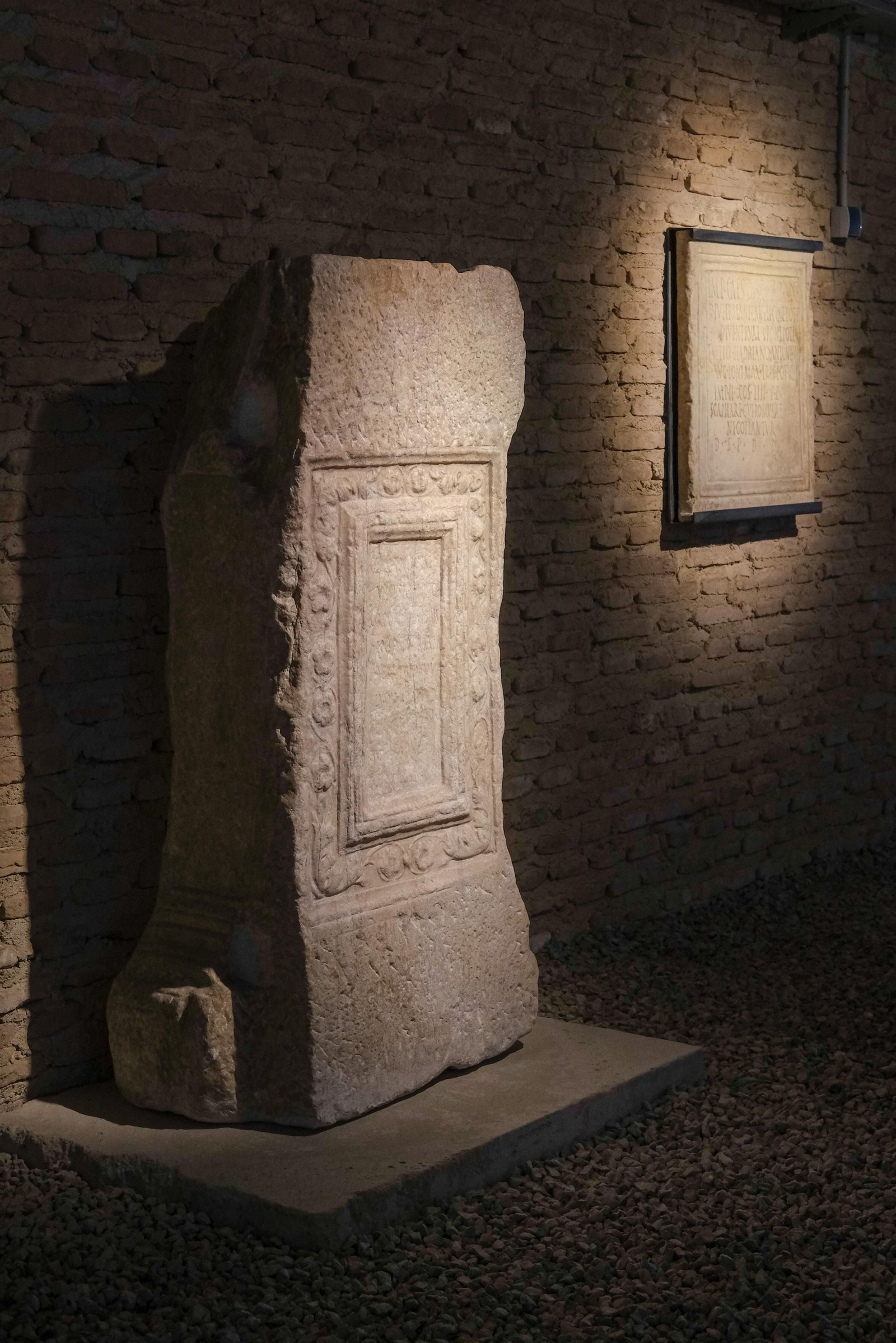 Presentación del proyecto expositivo "Huella de lo Sagrado" en la parroquia del Salvador