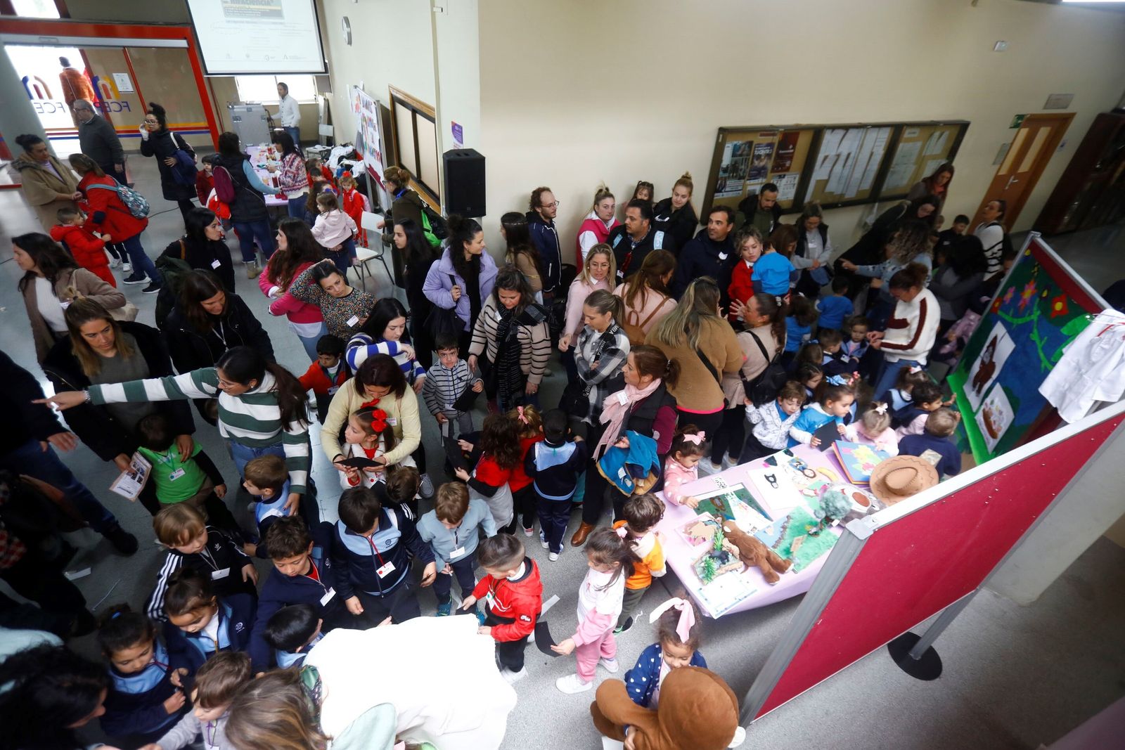 La Feria 'Infanciencia 5' de la Universidad de Córdoba, en imágenes