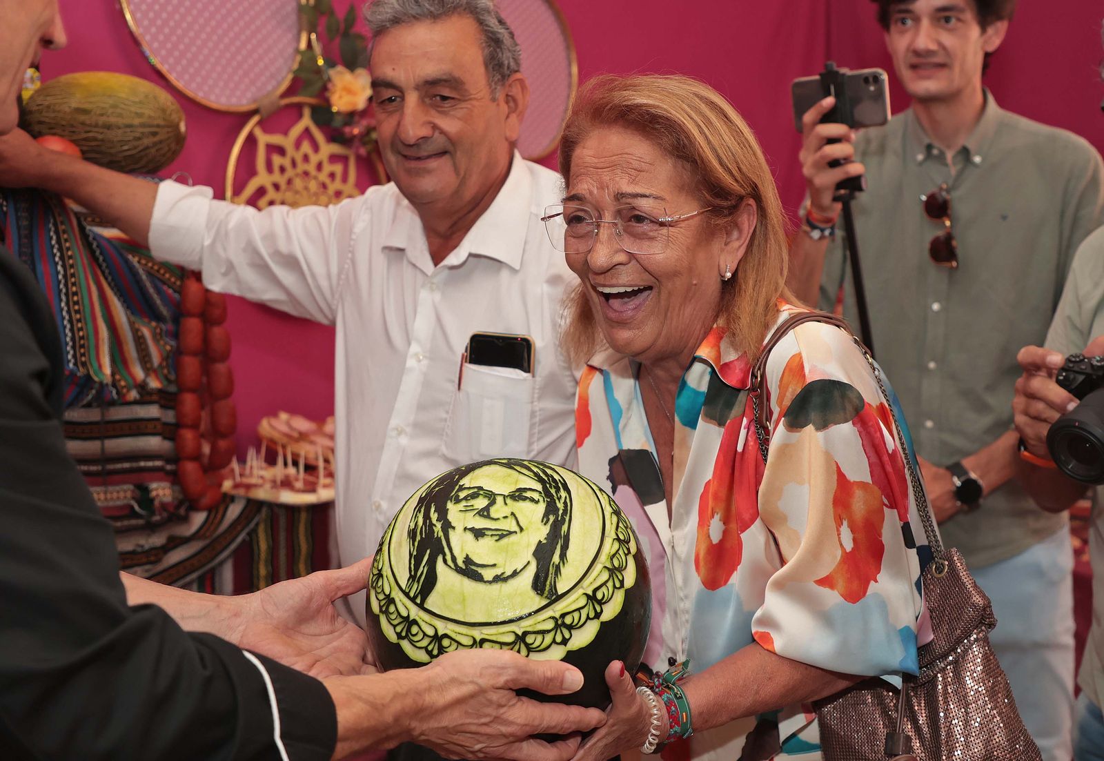 Imágenes de la copa de autoridades y medios de comunicación en la caseta municipal de la Feria Real de Algeciras 2024