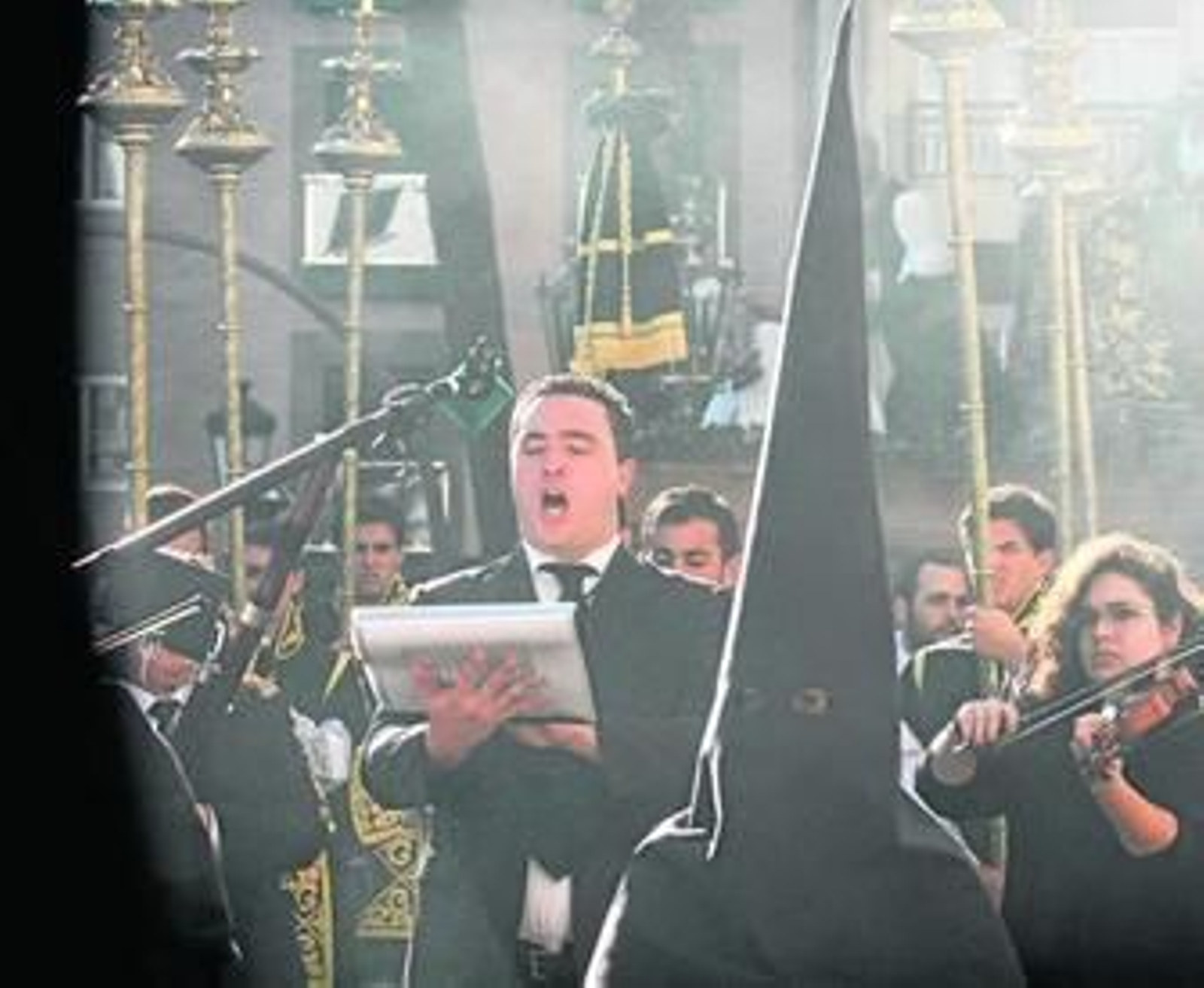 La Capilla Musical Madre de Gracia, durante la procesión.