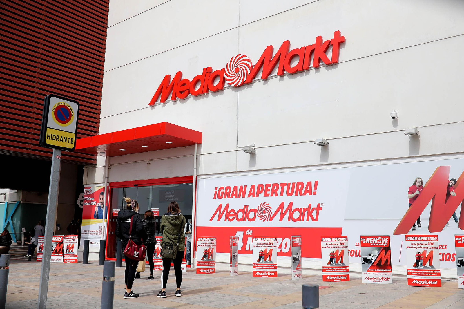 MediaMarkt ha abierto hoy su tienda en el centro comercial Área Sur. MediaMarkt ha abierto hoy su tienda en el centro comercial Área Sur.