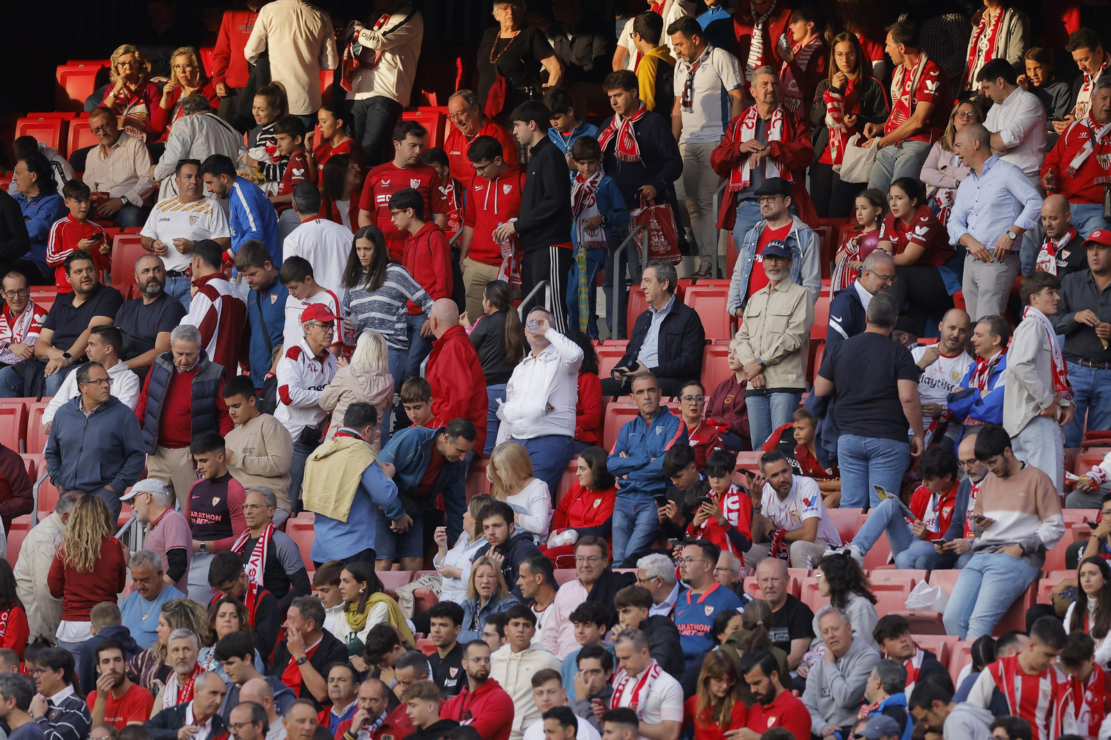 Búscate en las fotos del Sevilla-Betis