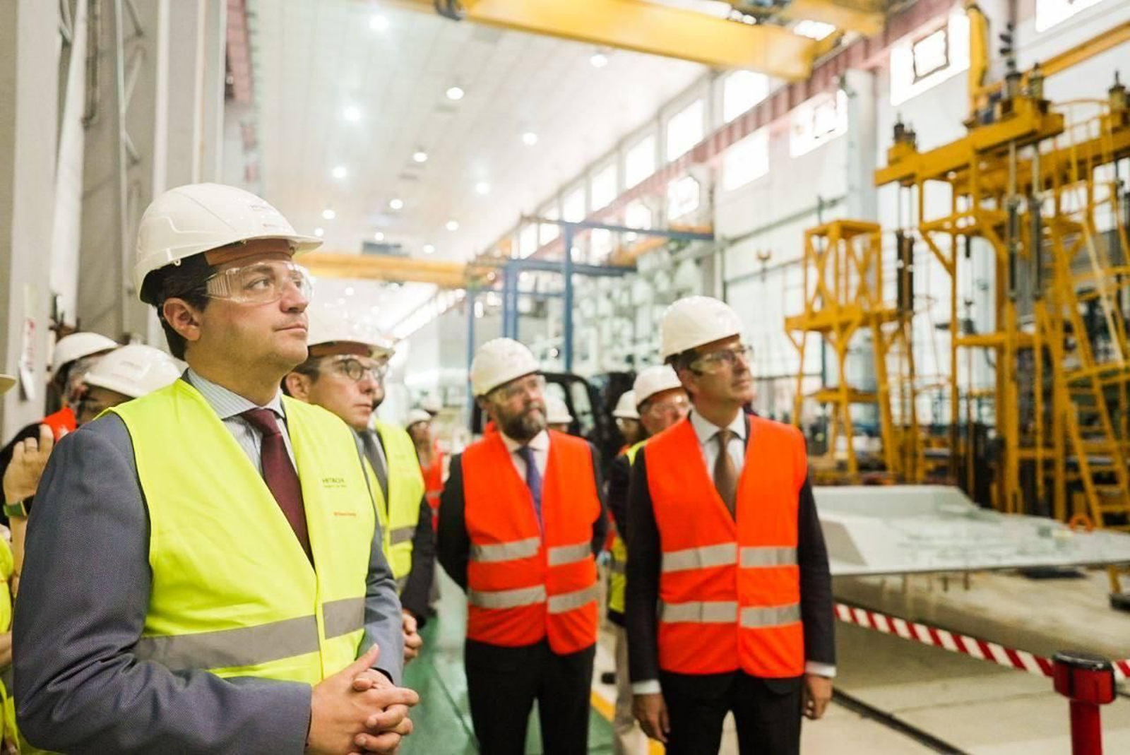 José María Bellido, durante la visita a Hitachi. José María Bellido, durante la visita a Hitachi.