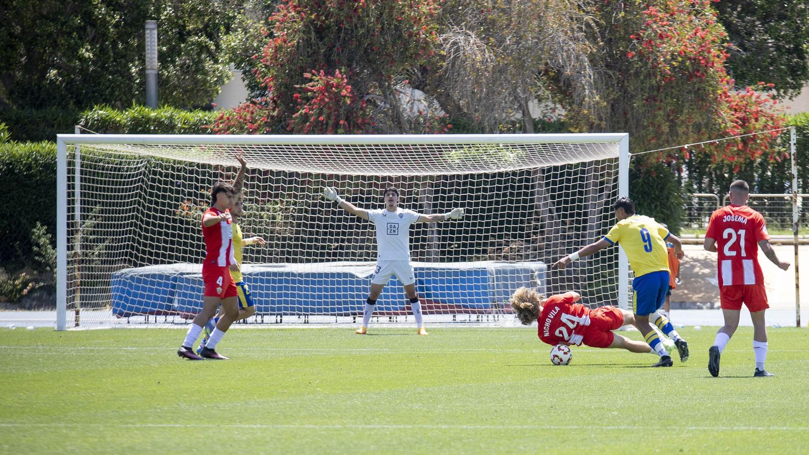 Partido de Segunda RFEF entre el Almería B y el Cádiz Mirandilla