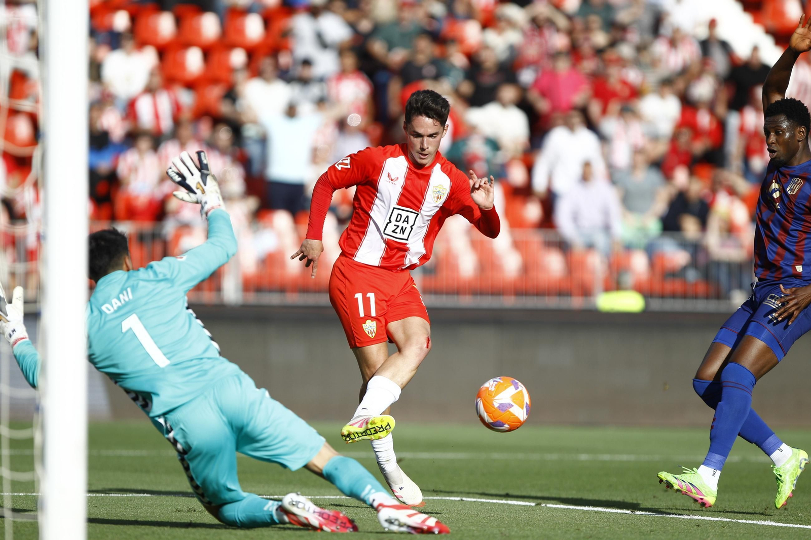 El U.D. Almería-C.D. Eldense, en imágenes