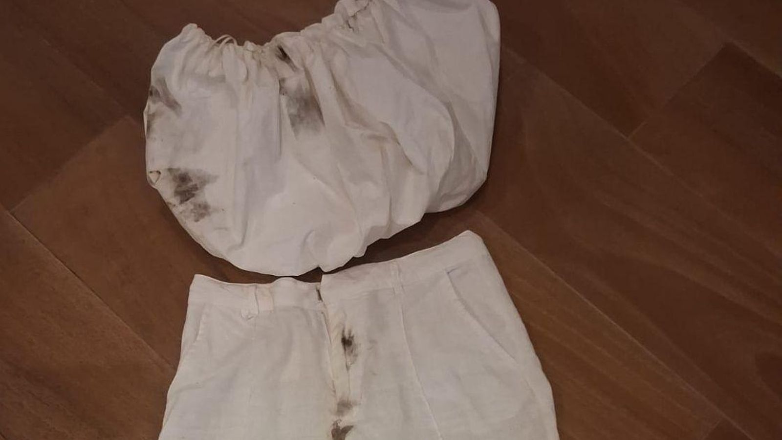 Ropa dañada y quemada.