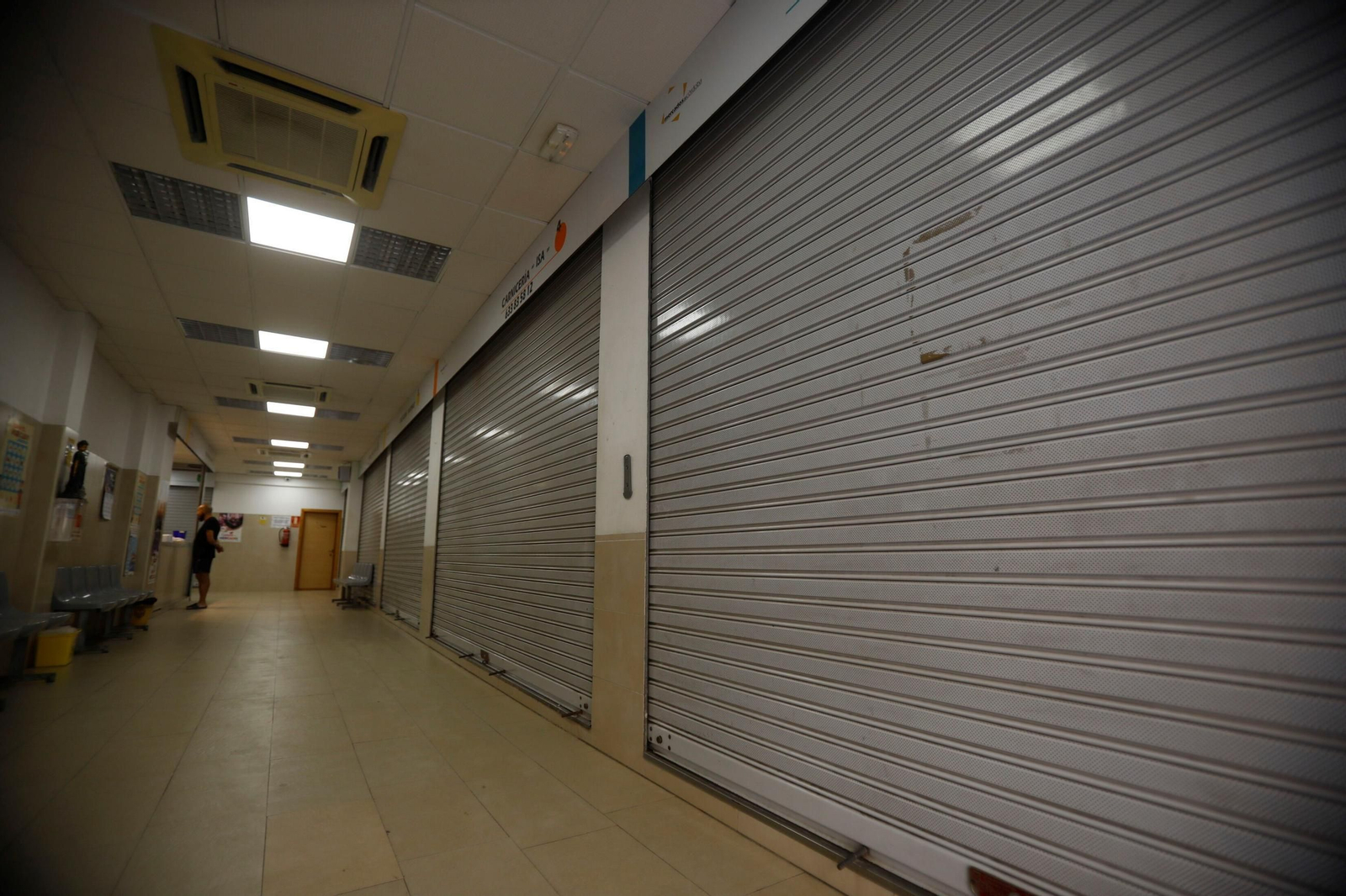 En imágenes, el Mercado Municipal de Huerta de la Reina, donde solo queda un puesto abierto