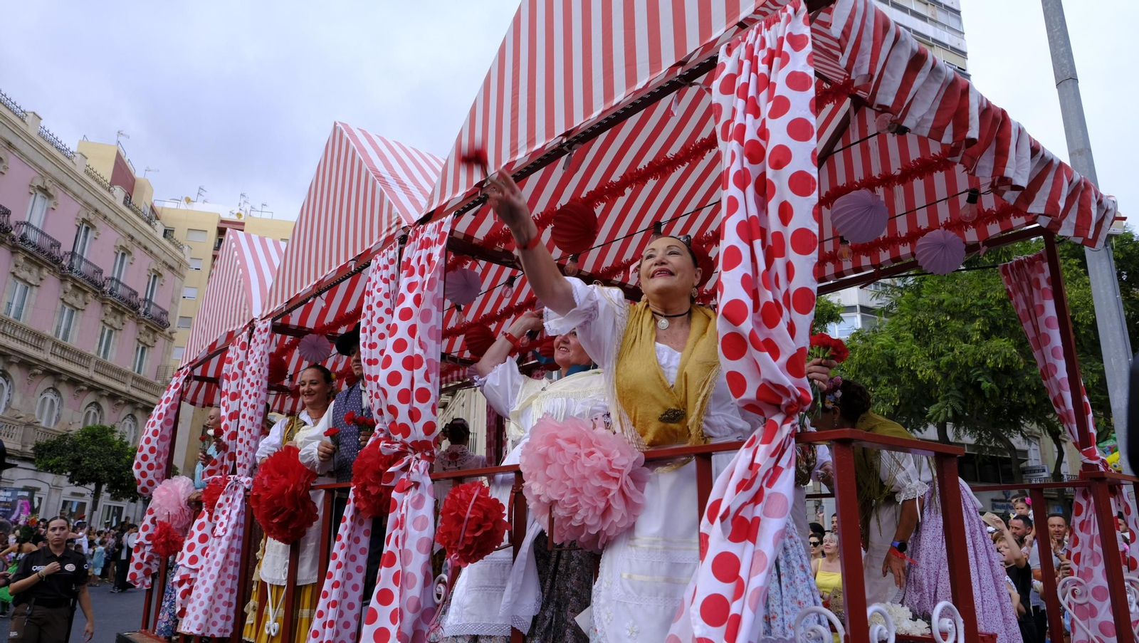 Las mejores imágenes de la Batalla de Flores de Almería