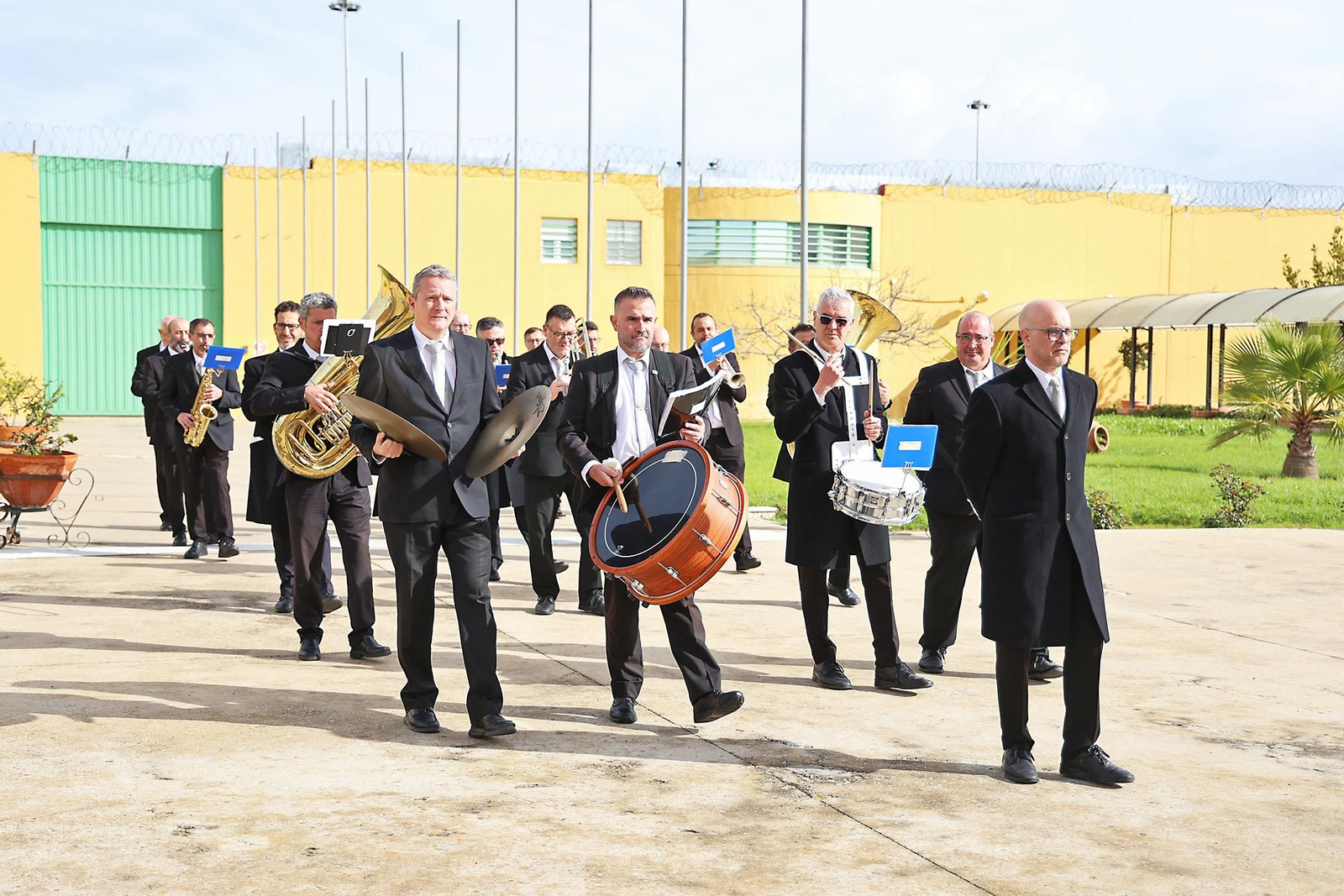 Las mejores imágenes del traslado del Cristo de la Pasión al Centro Penitenciario de Huelva