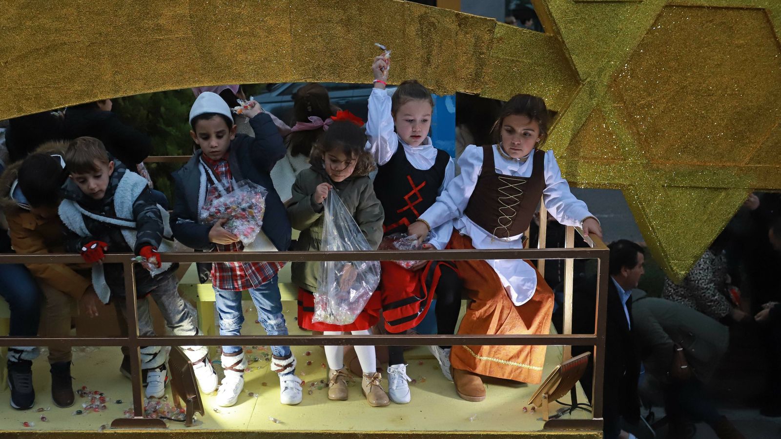 Las mejores fotos de la cabalgata de los Reyes Magos en Algeciras
