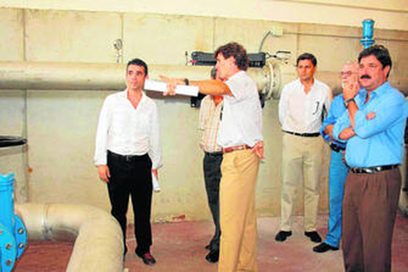 El consejero delegado de Acosol, José Bernal, visitó ayer la depuradora de La Cala de Mijas.