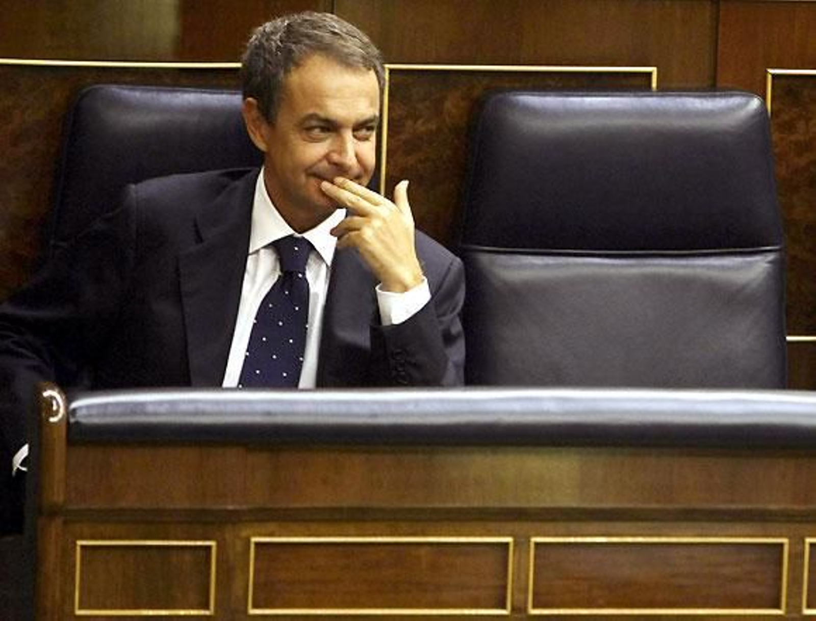 Zapatero anuncia una subida de impuestos de 15.000 millones de euros