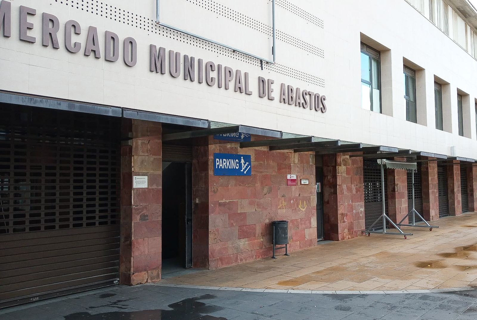Fachada del mercado de abastos, en una imagen de archivo.