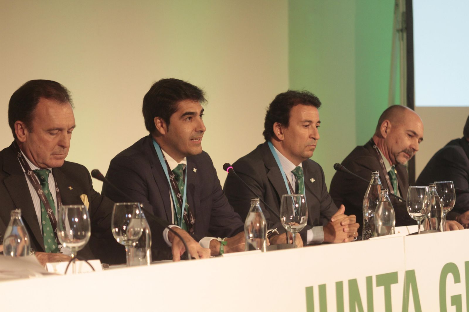 Las Junta General de Accionistas del Betis, en imágenes