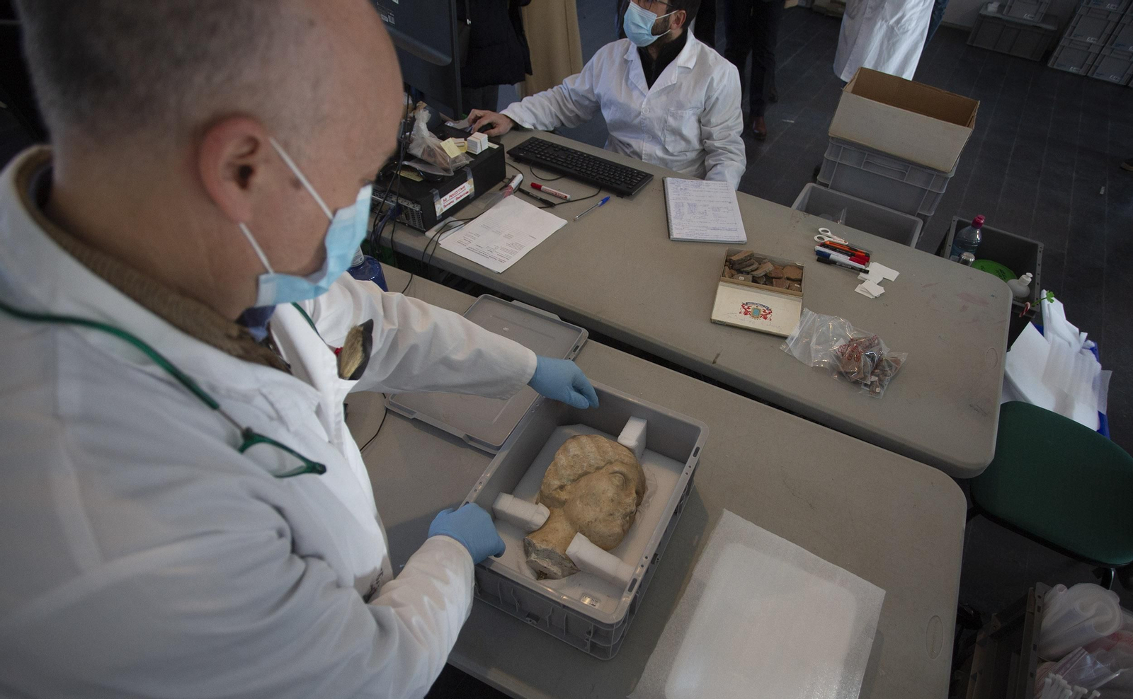 El traslado de las piezas del Museo Arqueológico, en imágenes.