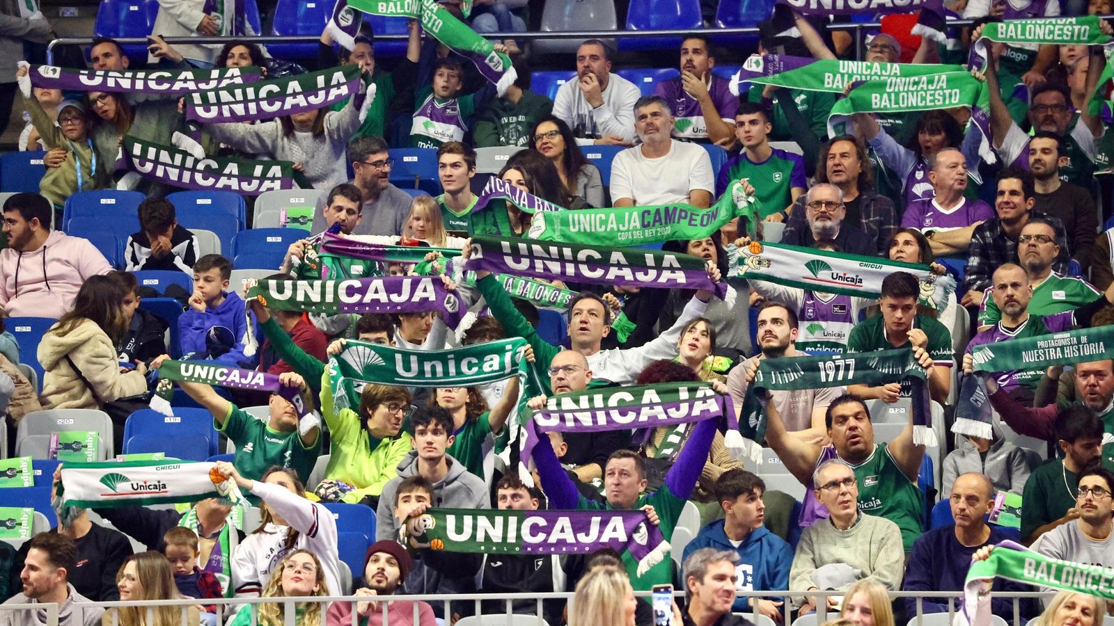 La afición anima. La afición anima.