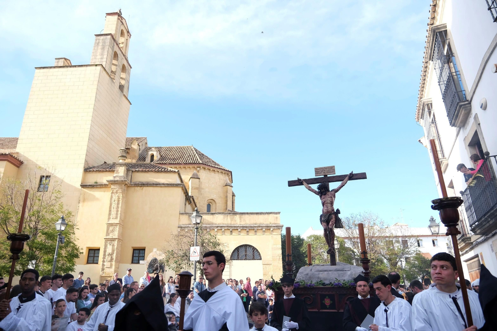 Martes Santo en Córdoba: la procesión de la Universitaria, en imágenes