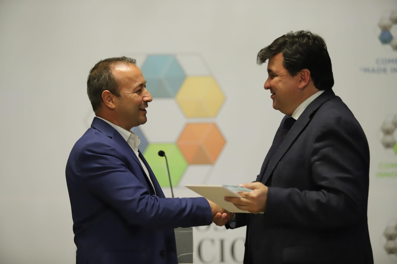 Imágenes de la entrega de los II Premios al Comercio de Huelva