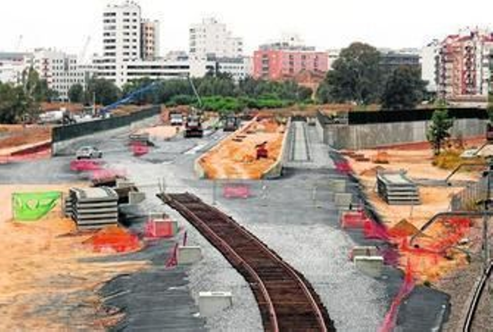 Imagen del tendido de vías en su llegada a la estación que comenzaron a instalarse durante los últimos días.