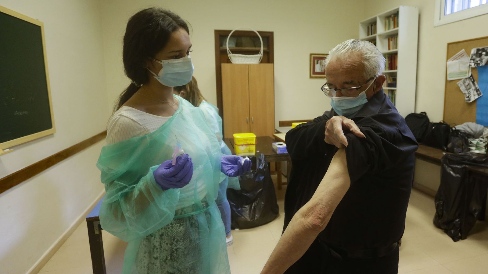 La vacunación de la gripe comenzó el 14 de octubre para mayores de 65 y personas de riesgo.