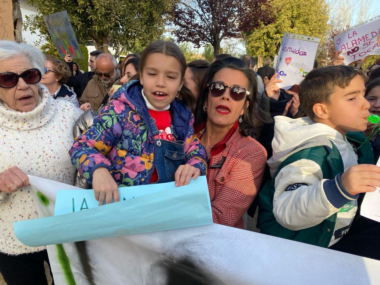 Manifestación en La Alameda contra el paso de ambulancias