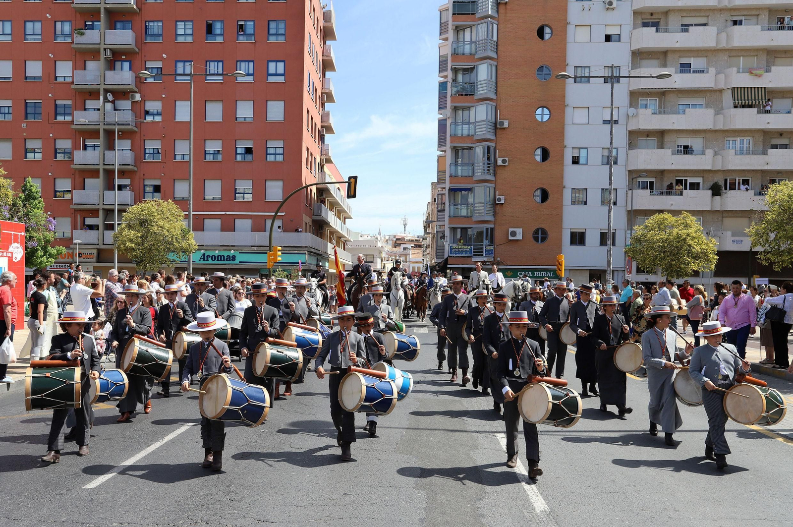 Salida de la Hermandad de Emigrantes en 2019.