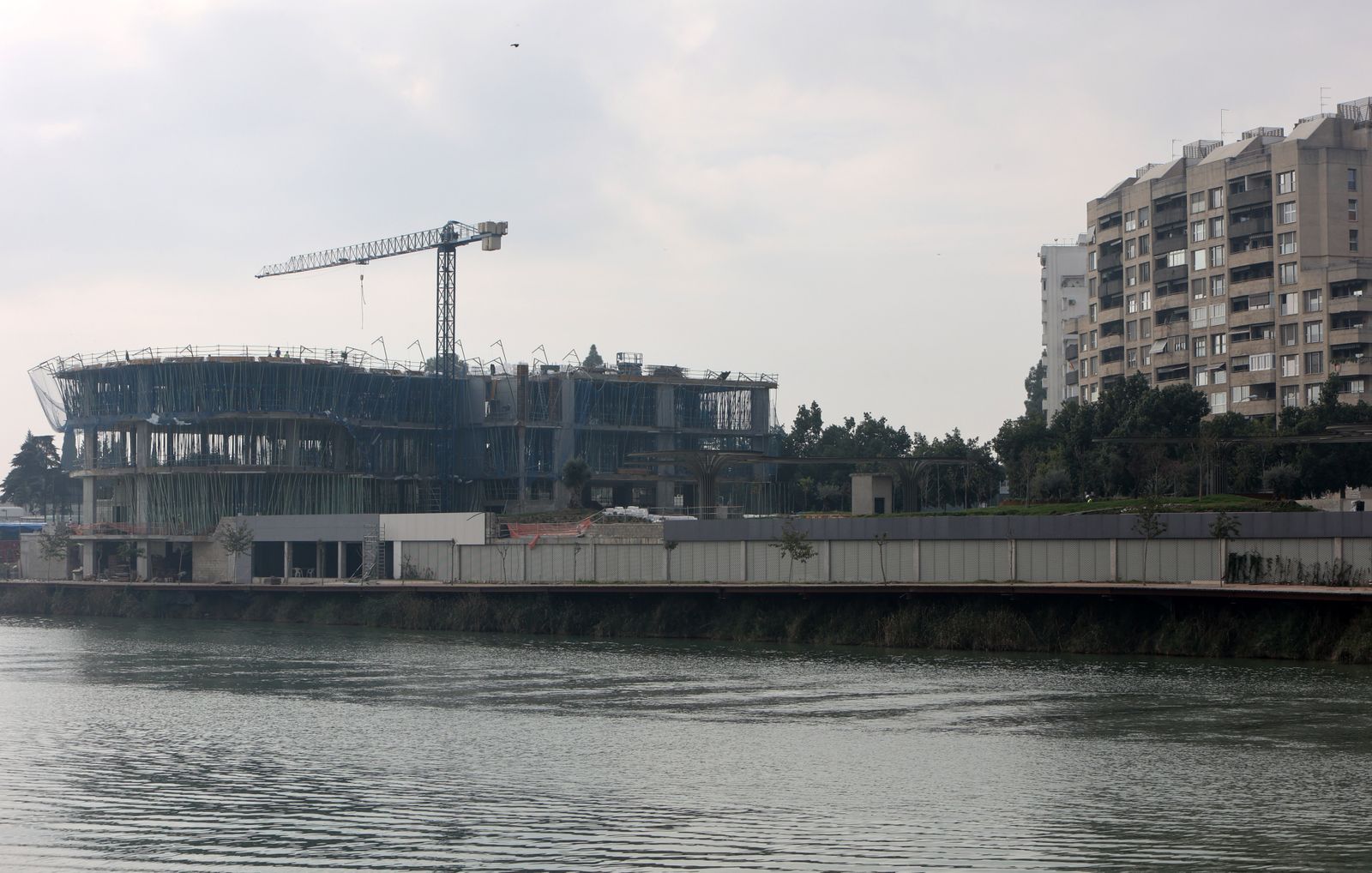 Edificio  en el Jardín de las Cigarreras