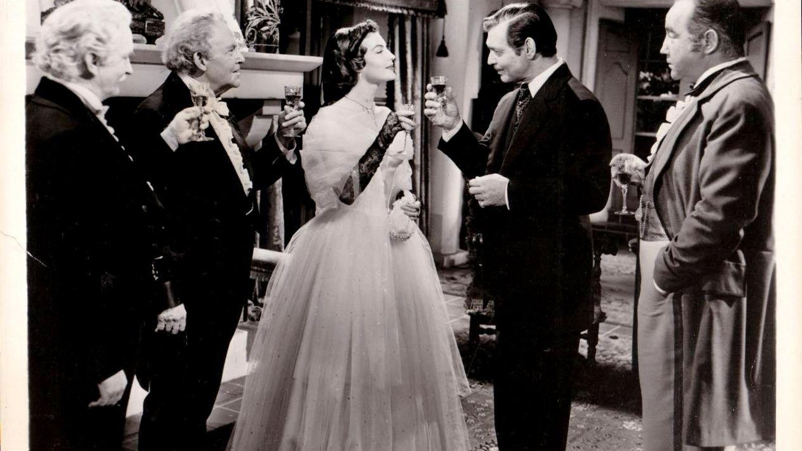 Un grupo de compatriotas celebran con jerez la independencia de Texas en 'La estrella del destino'.