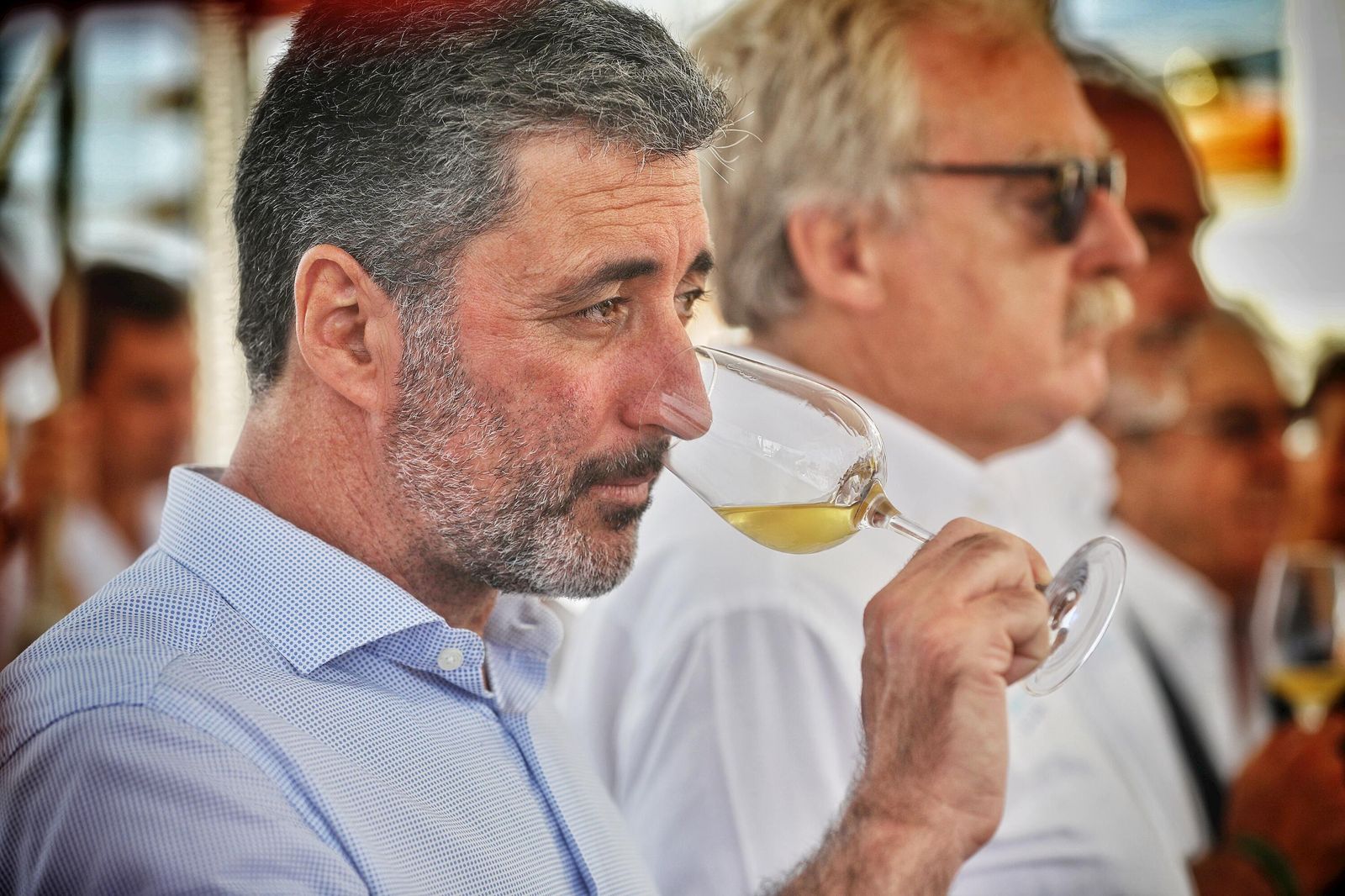 Imágenes de la llegada del Tío Pepe Estrella de los Mares de González Byass a bordo del 'Elcano'.