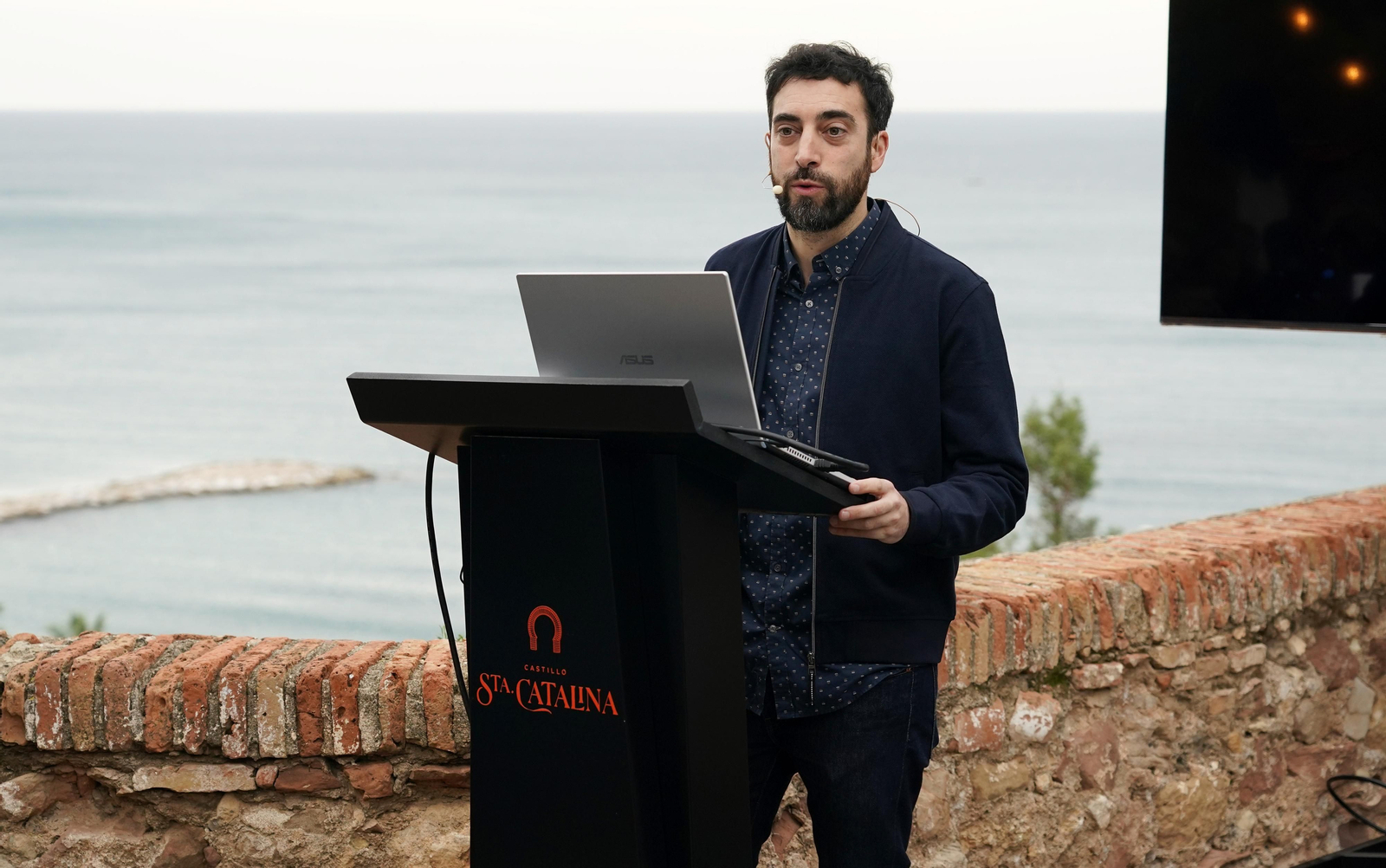Berni Rodríguez y Carlos Cabezas, en una mesa redonda con historia