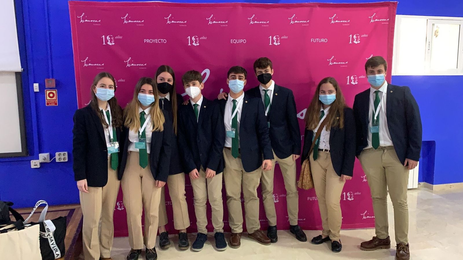 Alumnos de San Fernando participantes en el torneo de debate.