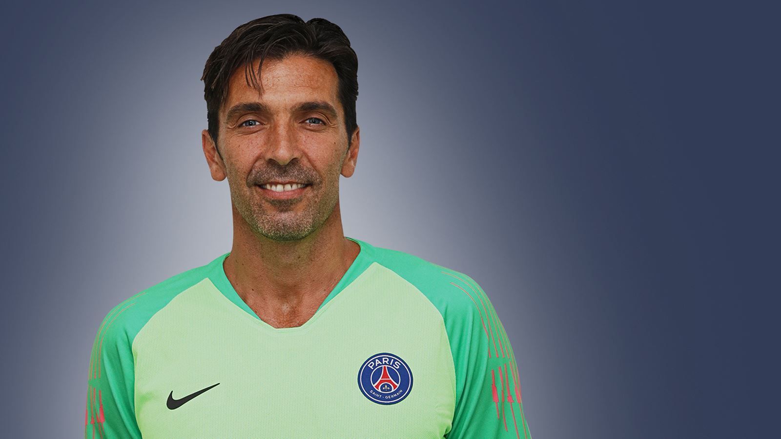 Buffon con la camiseta del PSG