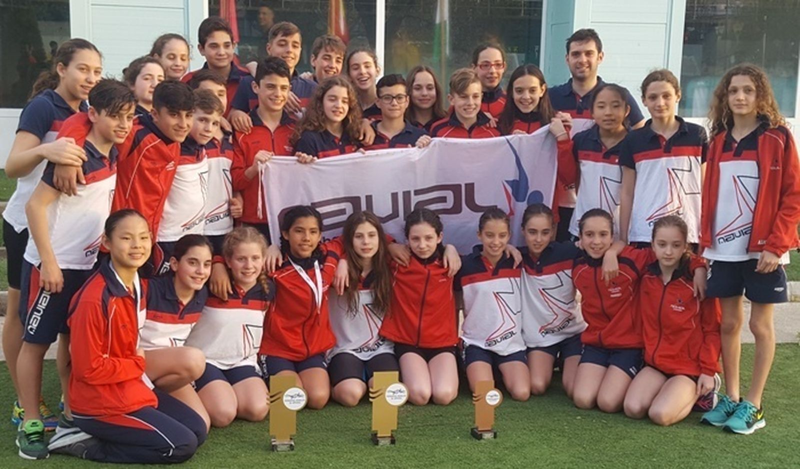 Los componentes del Navial posan tras el título conquistado.