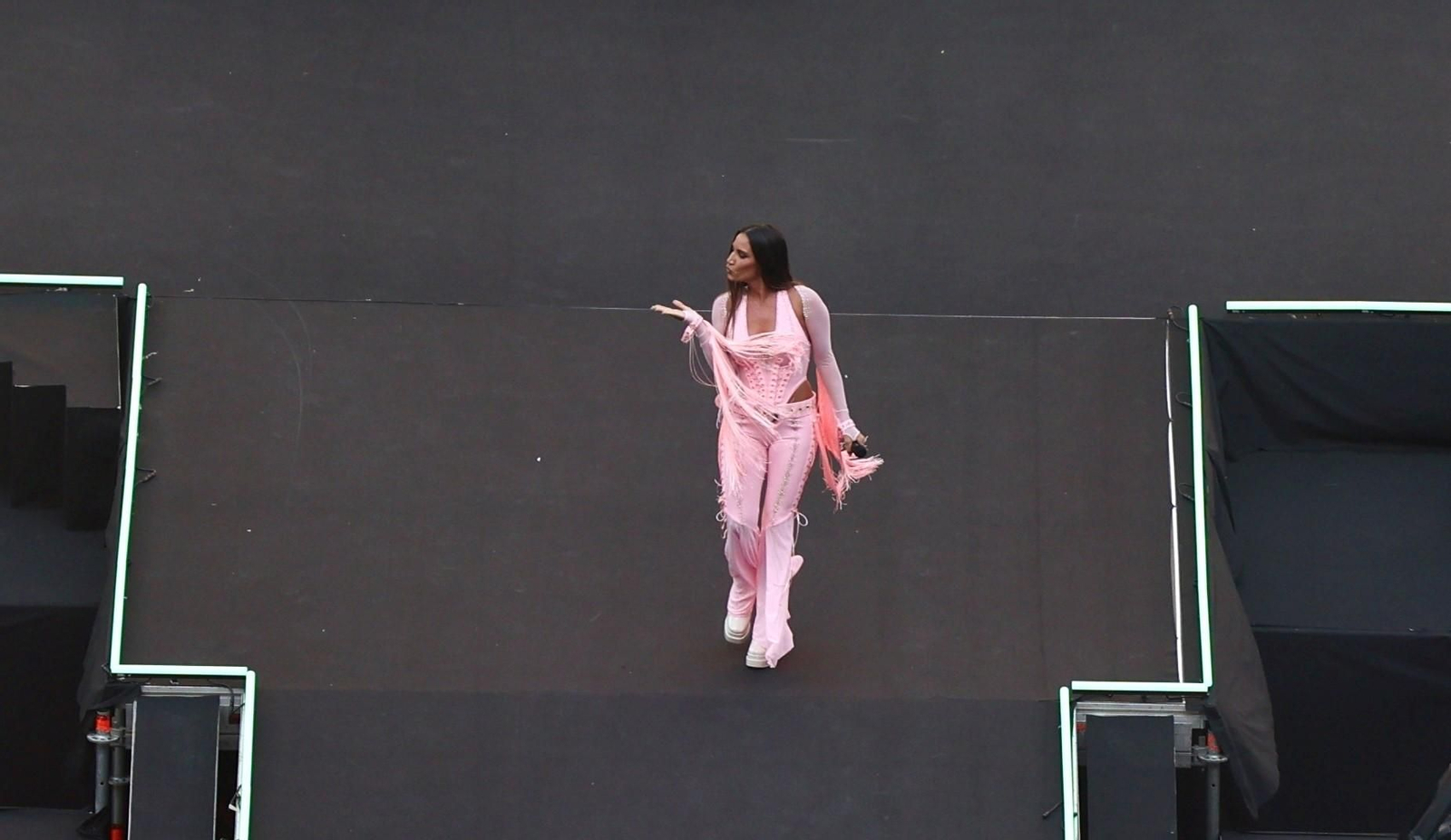 Las imágenes del lleno en el estado de la Cartuja por la Velada del Año 5