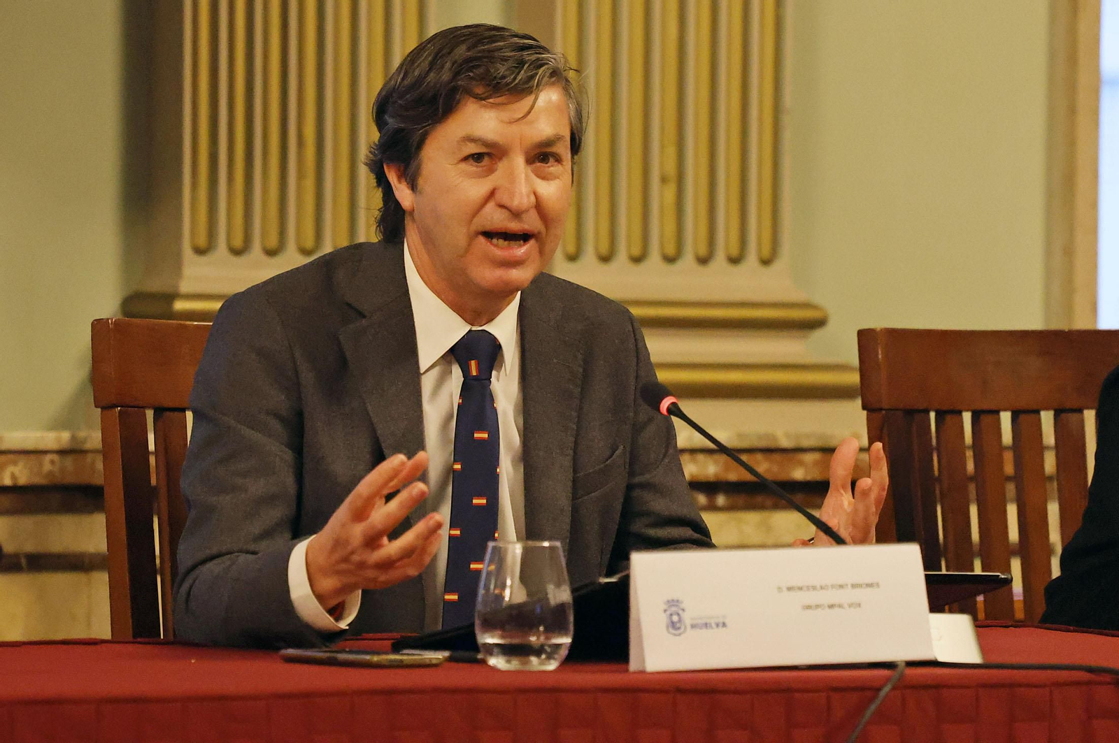 Imágenes de la celebración del Pleno Extraordinario de Honores y Distinciones 2025 en Huelva