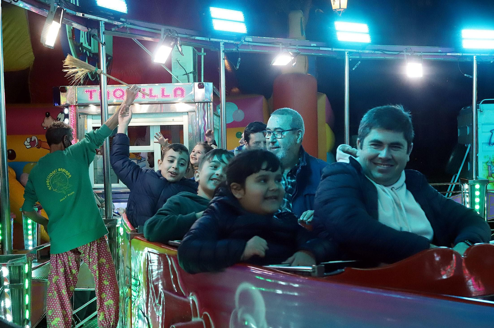 Imágenes del ambiente en la carpa y cacharritos de San Sebastián