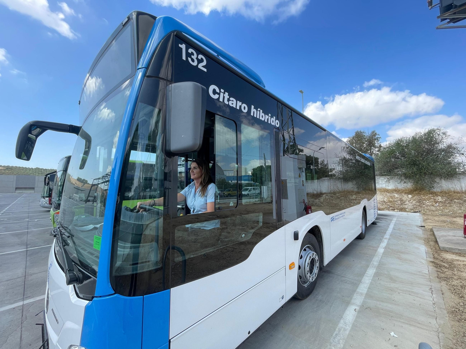 Llega a Jerez el primero de los nuevos autobuses urbanos