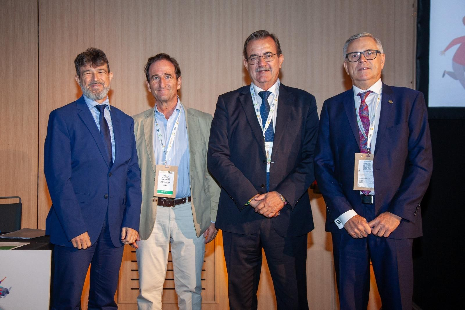 El pediatra y presidente de la SEPEAP, Cristóbal Coronel, junto con las autroridades en el acto inaugural del congreso en Sevilla.