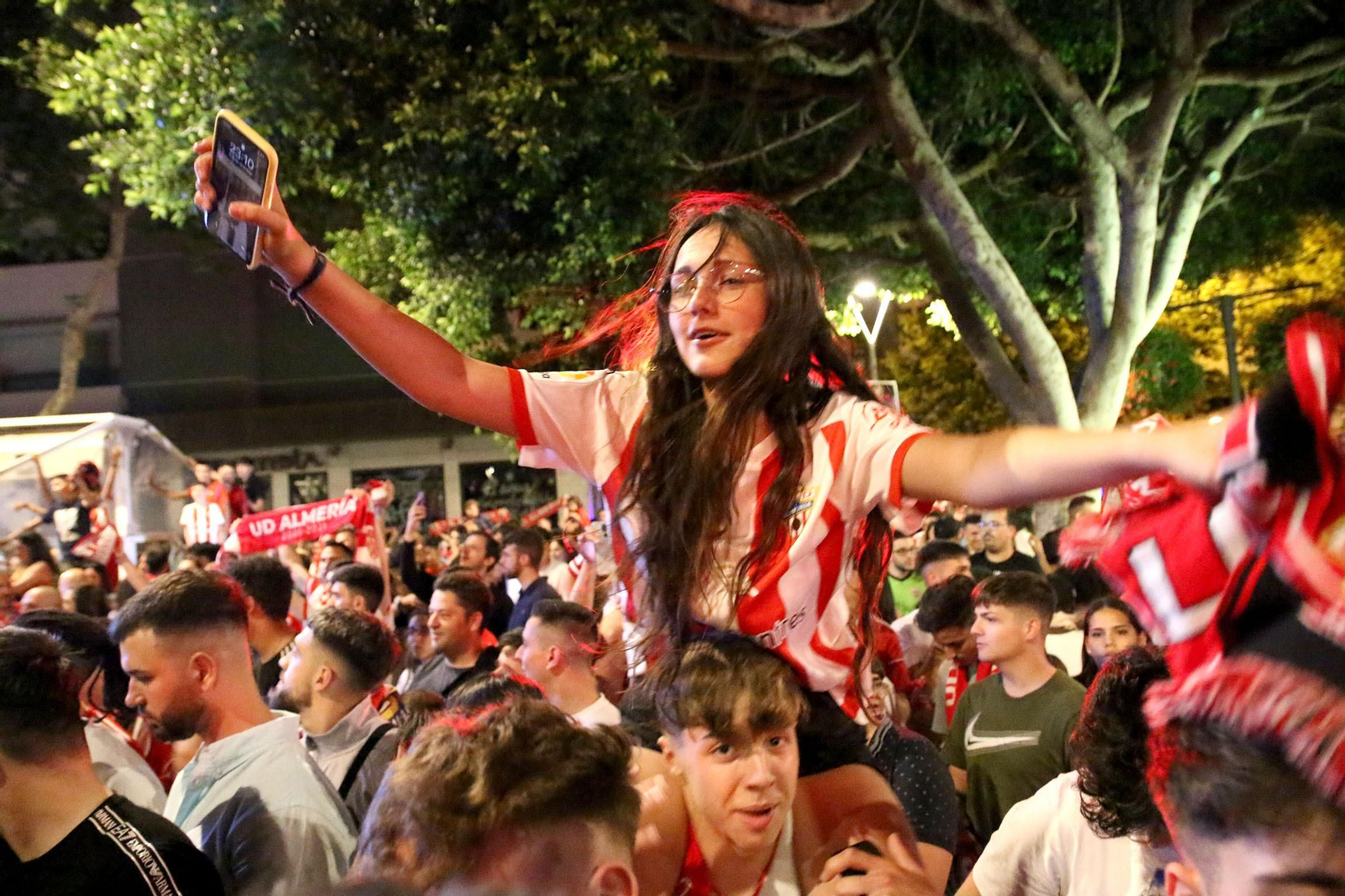 Las imágenes de la celebración del ascenso del Almería en la Plaza de las Velas