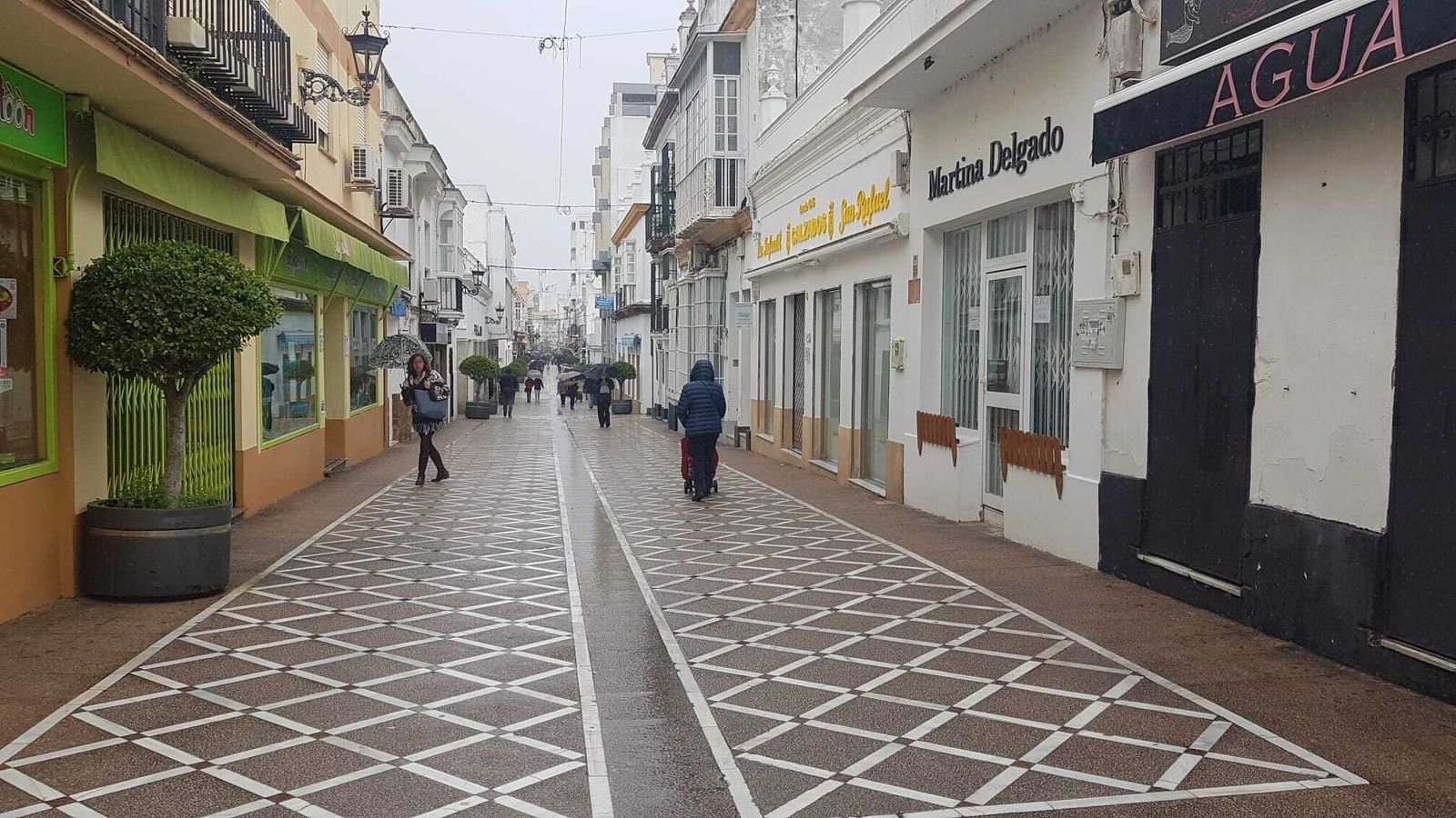Aspecto del centro de San Fernando con el cierre de la actividad no esencial.