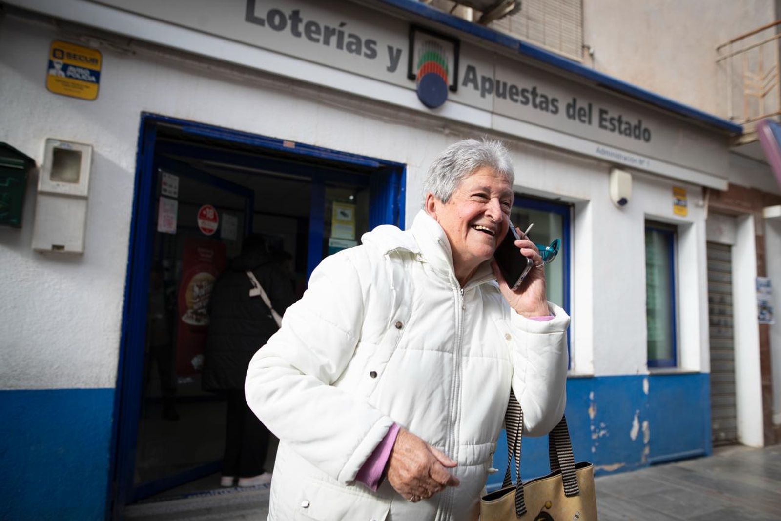 Las imágenes de la euforia en Santa Fe tras los 25 millones que deja la Lotería de Navidad