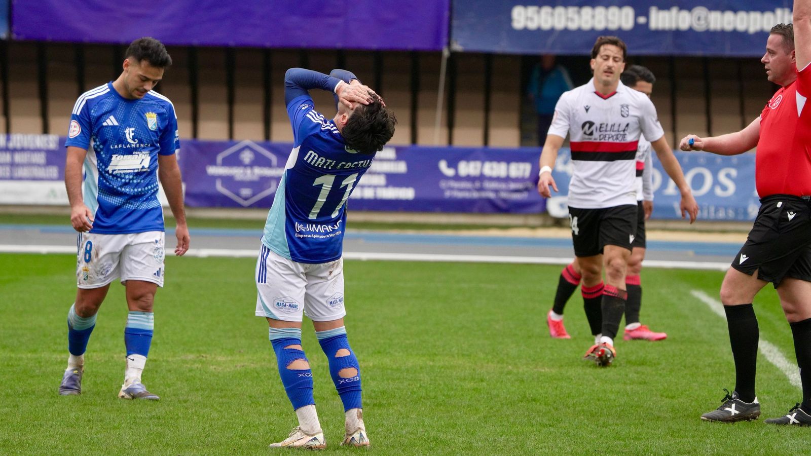 Mati Castillo lamenta una buena ocasión que desperdició en la primera mitad.