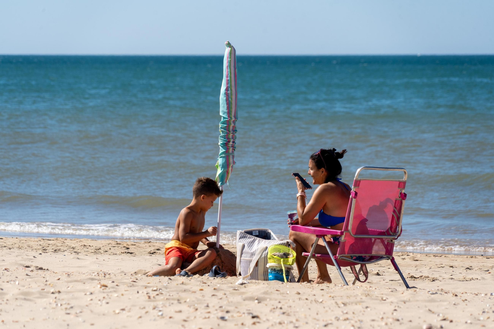 La Playa de la Bota este domingo, soleada, viva&nbsp;y&nbsp;con&nbsp;brisa