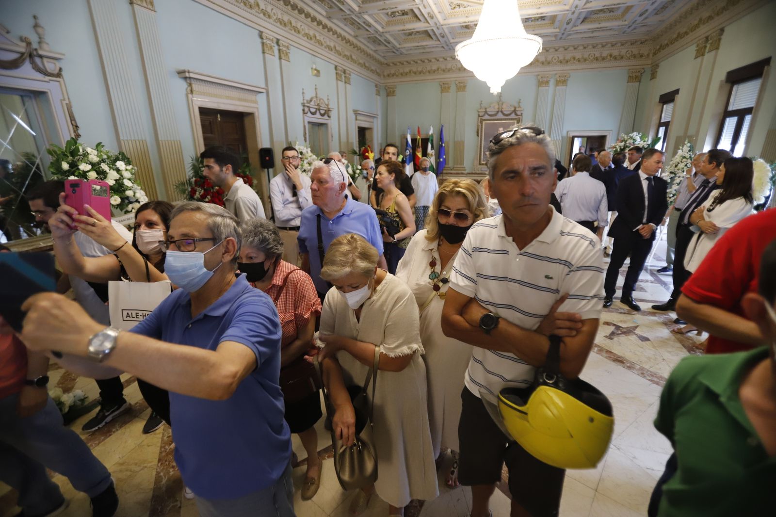 Imágenes de la capilla ardiente de Miguel Báez Espuny 'Litri' en la mañana del viernes