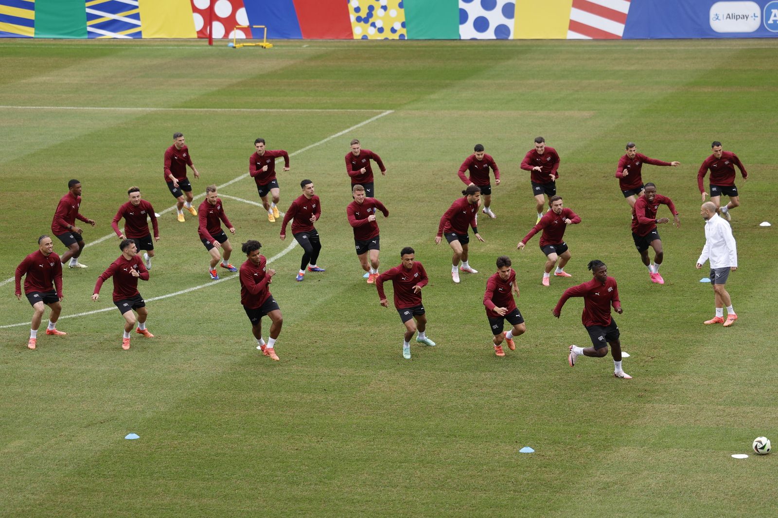 Entrenamiento antes del Suiza-Hungría.