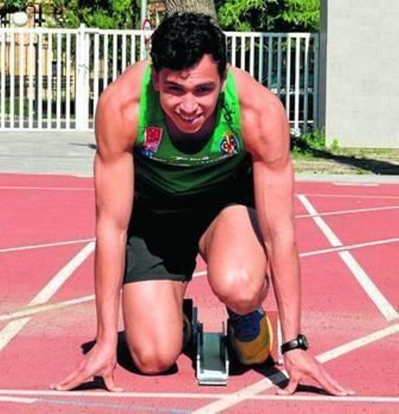 Arián Téllez en uno de sus entrenamientos en el Estadio de la Juventud en Granada.