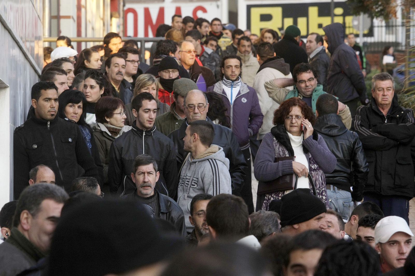 Colas en una oficina del Servicio Andaluz de Empleo (SAE) en 2010